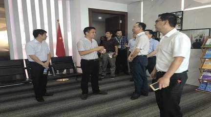 江西省委组织部副部长、省委人才办主任徐忠一行来我司参观考察